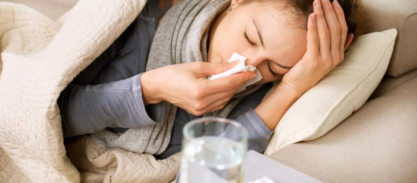 Τα συμπτώματα που δείχνουν πως η γρίπη γυρνά σε πνευμονία